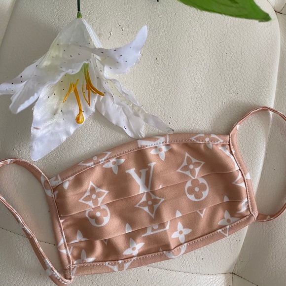 LAST ONE! TRENDY Louis Vuitton Patterned Designer Face Mask - Picture 2 of 3